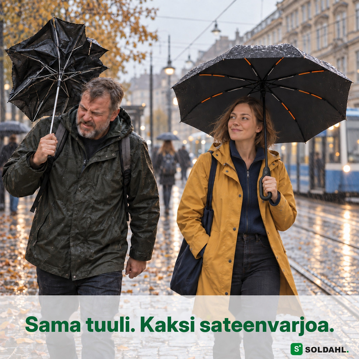 Mies rikkinäisen sateenvarjon kanssa ja nainen Myrskysateenvarjon kanssa tuulisella kadulla sateessa