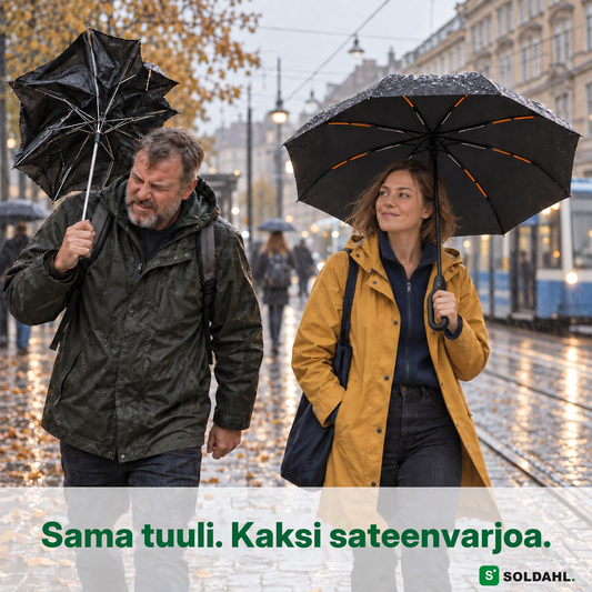Mies rikkinäisen sateenvarjon kanssa ja nainen Myrskysateenvarjon kanssa tuulisella kadulla sateessa