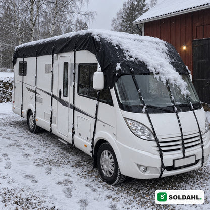 Lumen peittämä kattosuoja matkailuautossa talvella
